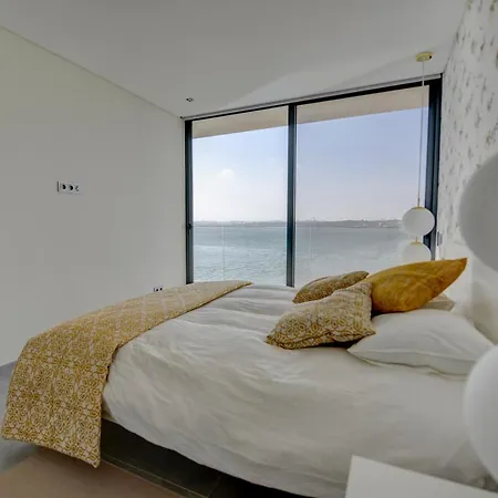 Arade Riverside Modern