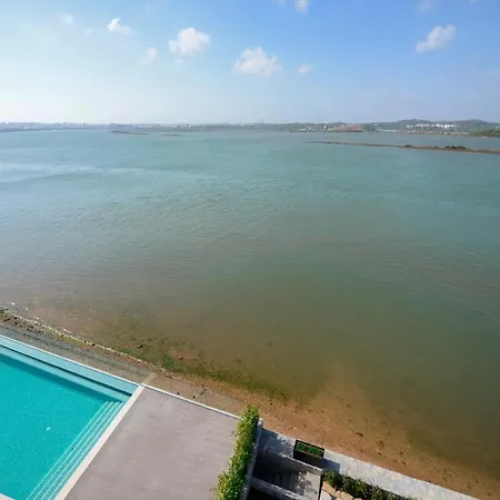 Apartment Arade Riverside Modern