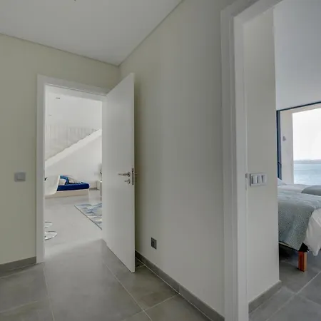 Arade Riverside Modern Apartman